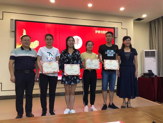 说明:E:\照片、音频\2018-2019-2\公司七一表彰\张筑萍\微信图片_20190702092935.jpg