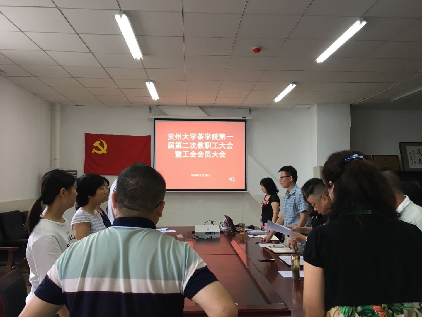 说明:E:\照片、音频\2018-2019-2\第一届第二次教职工大会\best365“两代会”4.jpg